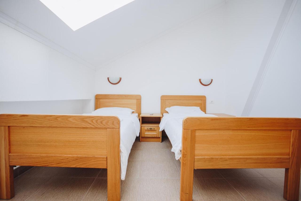 Eco Winery Lipovac Apartments 采蒂涅 外观 照片