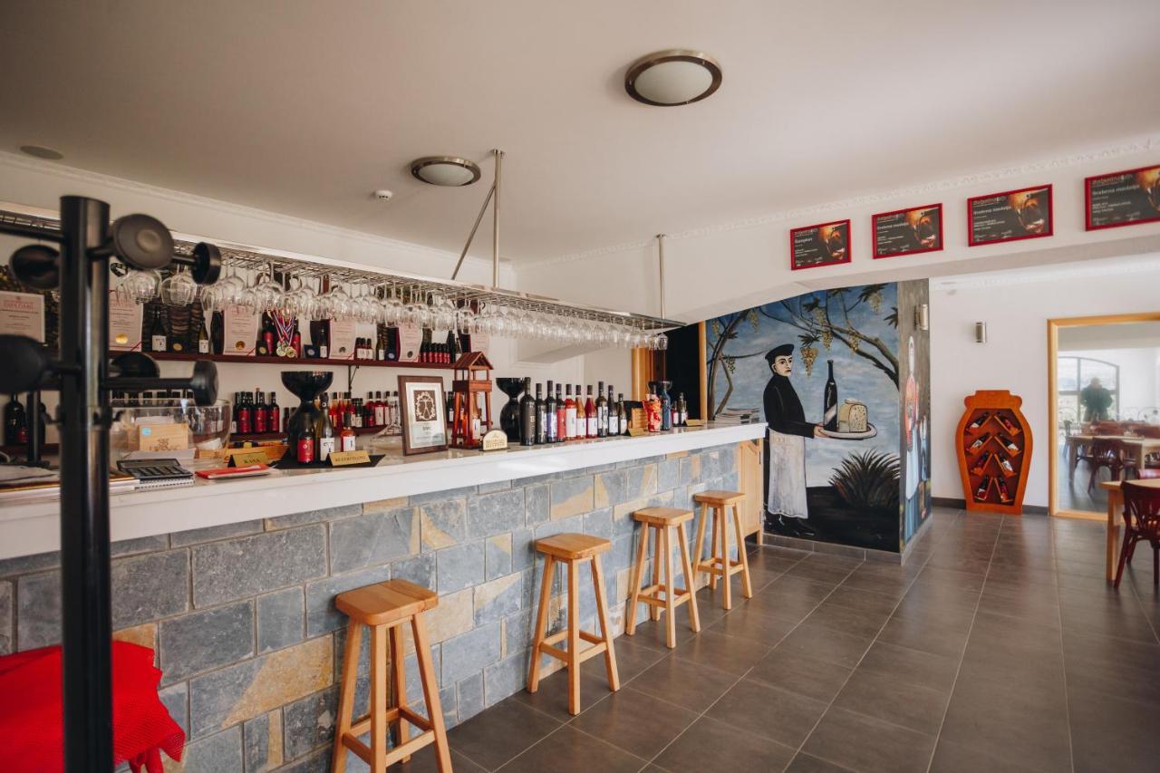 Eco Winery Lipovac Apartments 采蒂涅 外观 照片